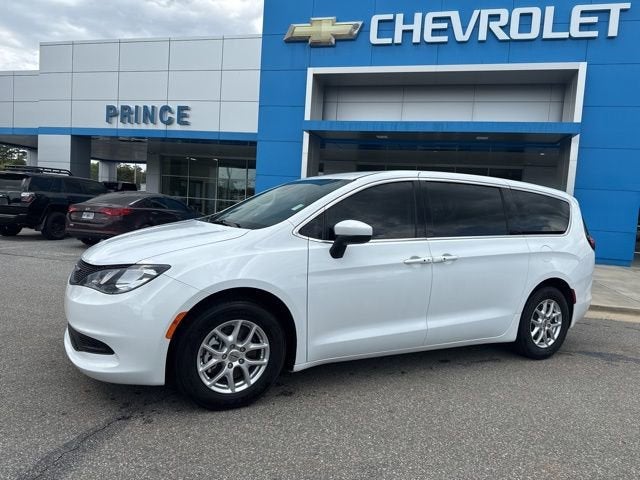 2023 Chrysler Voyager LX