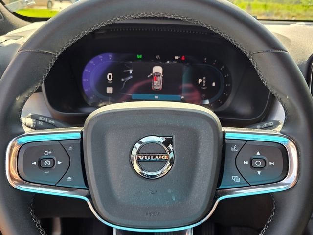 2024 Volvo XC40 Core Bright Theme