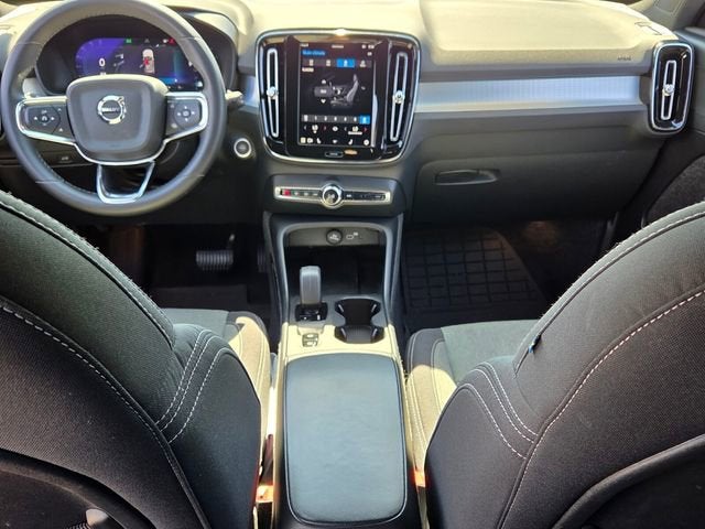 2024 Volvo XC40 Core Bright Theme
