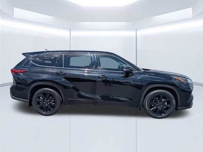 2022 Toyota Highlander LE