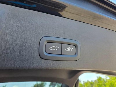 2024 Volvo XC40 Core Bright Theme