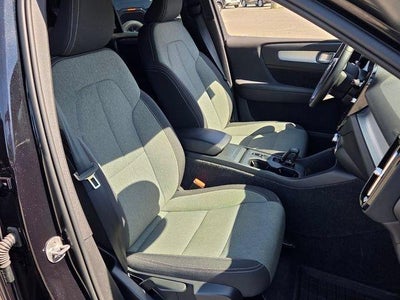 2024 Volvo XC40 Core Bright Theme