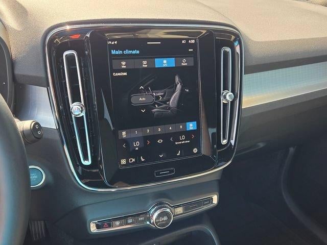 2024 Volvo XC40 Core Bright Theme