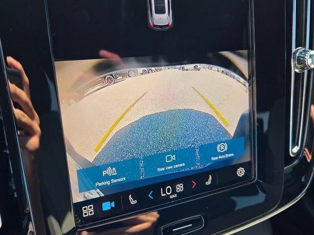 2024 Volvo XC40 Core Bright Theme