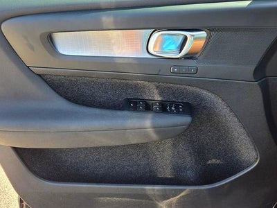 2024 Volvo XC40 Core Bright Theme