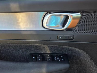 2024 Volvo XC40 Core Bright Theme