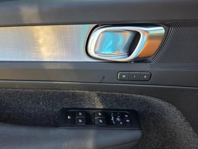 2024 Volvo XC40 Core Bright Theme