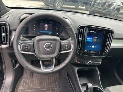 2024 Volvo XC40 Core Bright Theme