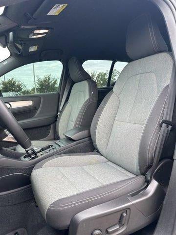 2024 Volvo XC40 Core Bright Theme