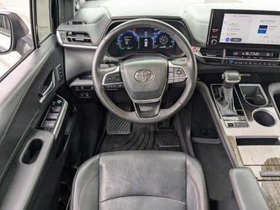 2025 Toyota Sienna Platinum 7 Passenger