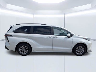 2025 Toyota Sienna XLE 8 Passenger