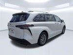 2025 Toyota Sienna XLE 8 Passenger