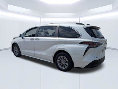 2025 Toyota Sienna XLE 8 Passenger