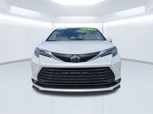 2025 Toyota Sienna XLE 8 Passenger