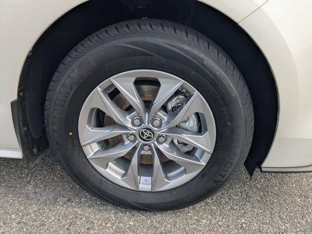 2025 Toyota Sienna XLE 8 Passenger