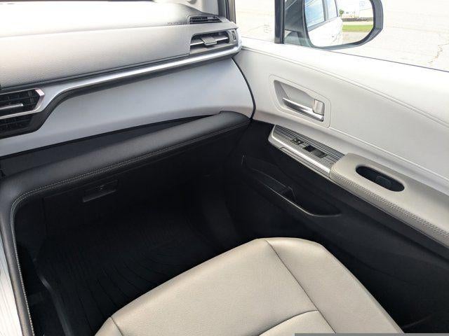 2025 Toyota Sienna XLE 8 Passenger