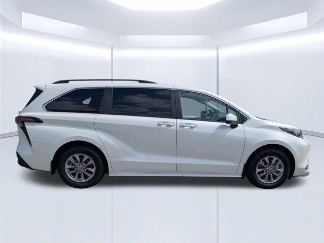 2025 Toyota Sienna XLE 8 Passenger