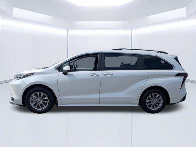 2025 Toyota Sienna XLE 8 Passenger