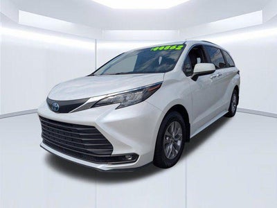 2025 Toyota Sienna XLE 8 Passenger