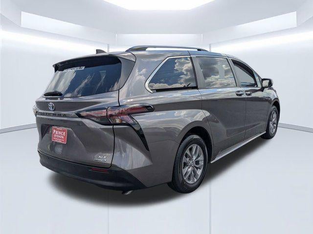 2024 Toyota Sienna XLE 8 Passenger
