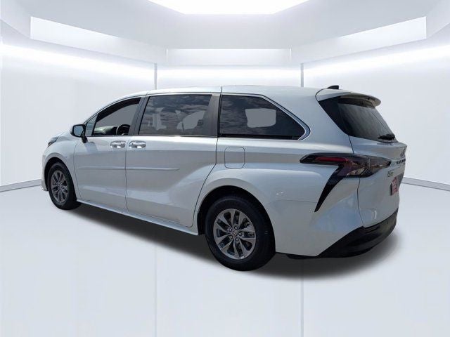 2024 Toyota Sienna XLE 8 Passenger