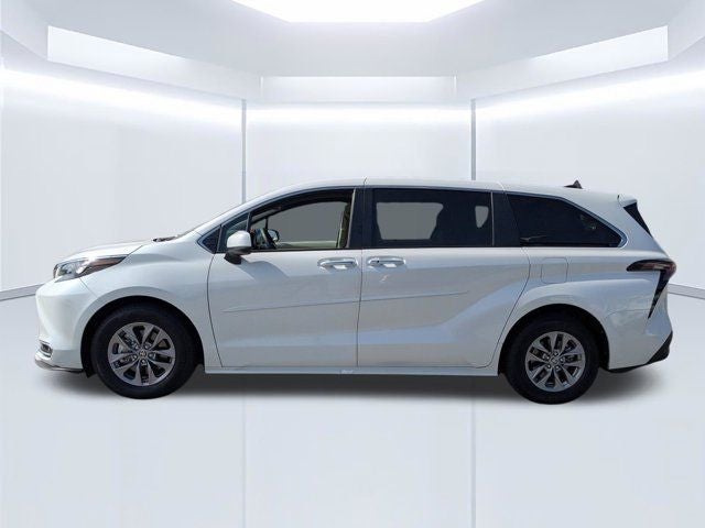 2024 Toyota Sienna XLE 8 Passenger