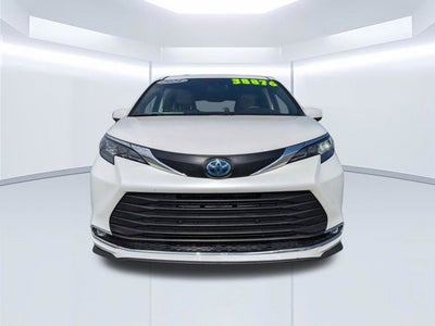 2024 Toyota Sienna XLE 8 Passenger