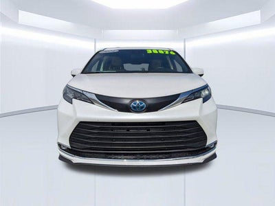 2024 Toyota Sienna XLE 8 Passenger