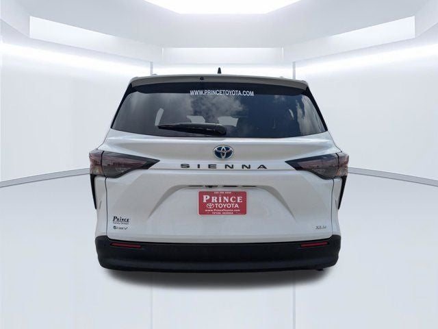 2025 Toyota Sienna XLE 8 Passenger
