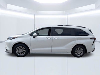 2025 Toyota Sienna XLE 8 Passenger