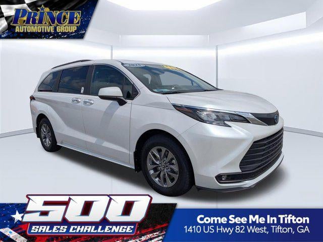 2025 Toyota Sienna XLE 8 Passenger