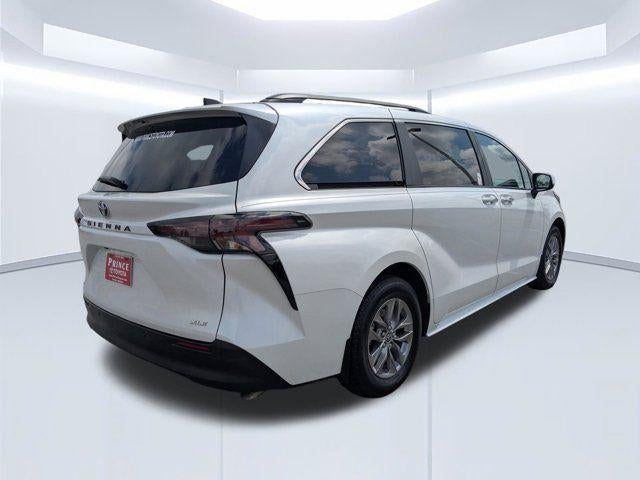 2025 Toyota Sienna XLE 8 Passenger